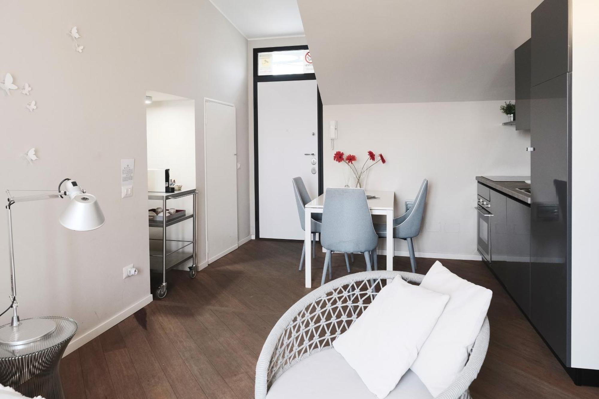 Comecasa Attic 5 Min Walk From Duomo มิลาน ภายนอก รูปภาพ
